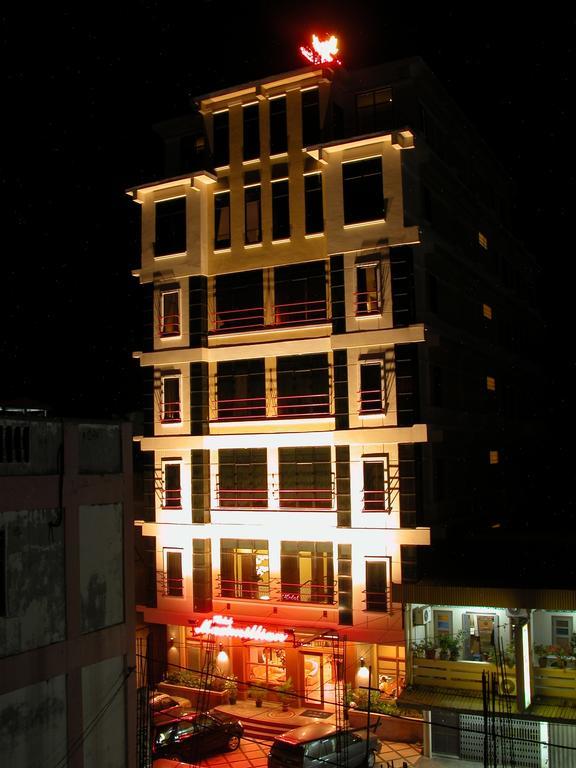 马克西米利酒店 丹戎巴來卡里汶 外观 照片